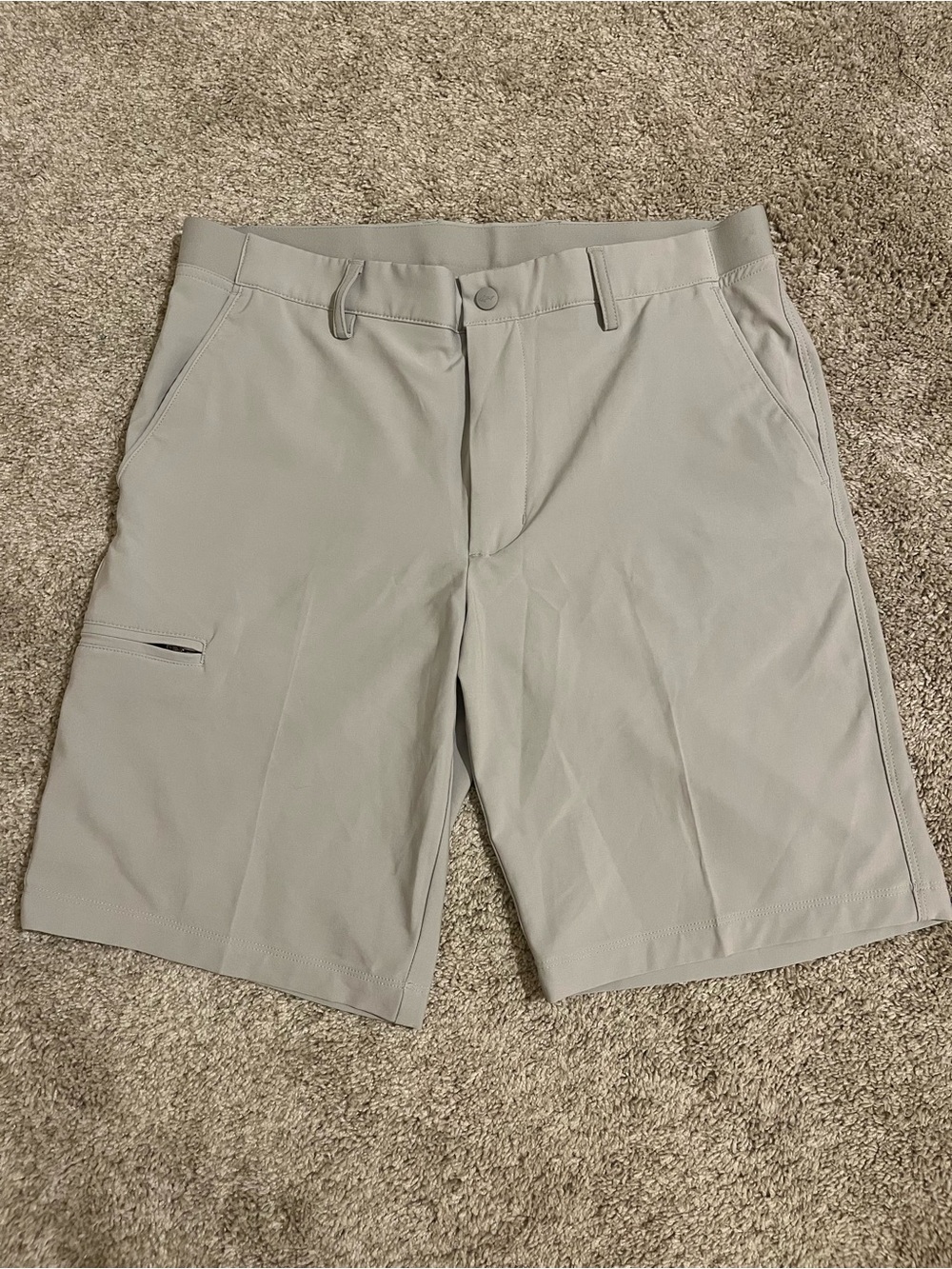 Greg Norman Men’s Grey Performance Golf Shorts Size 32 Zipper Pocket 9.5” Inseam